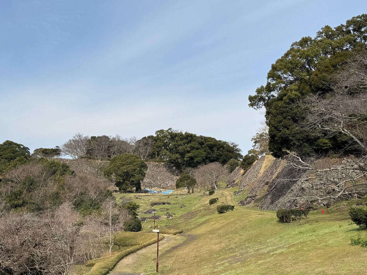 名護屋城跡

朝鮮に出兵するときに、秀吉がが建てた城。
120の大名がここ...