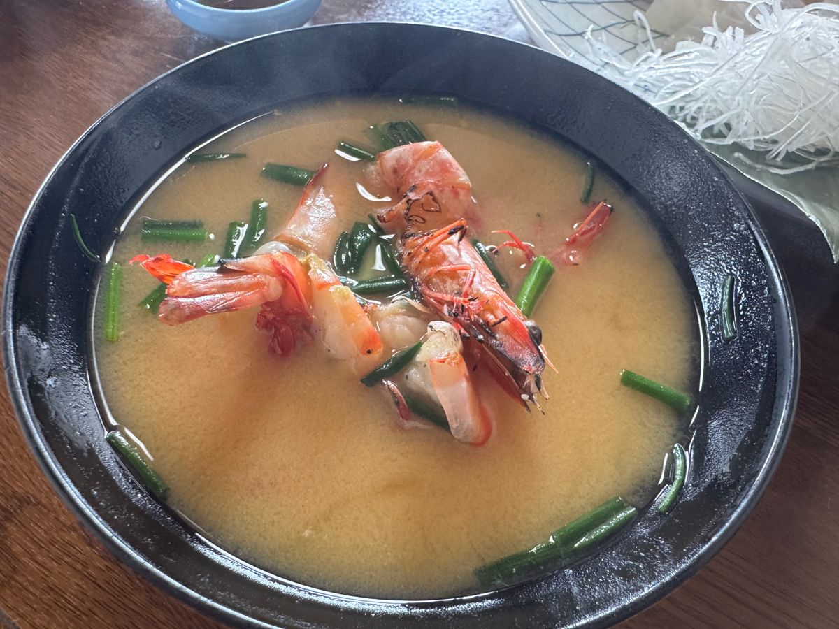 佐賀県　唐津市
イカの活き造り大和
●イカの活き造り
●エビの味噌汁
●大...