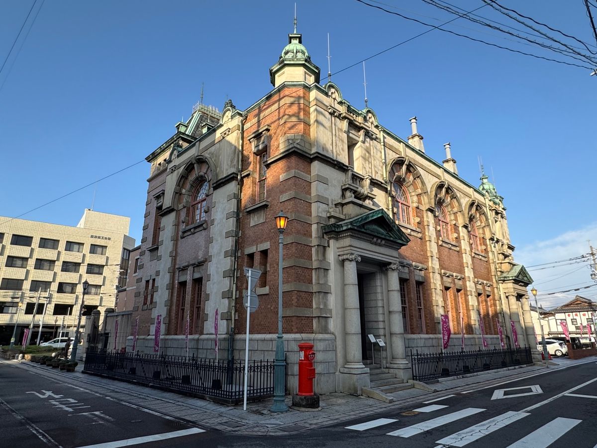 佐賀県　唐津市
●旧唐津銀行
●窓口
●階段

東京駅を設計した辰野金吾さ...