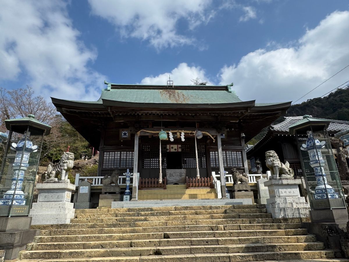 佐賀県　有田市
●陶山神社（すえやまじんじゃ）

鳥居がセトモノ出てきてい...