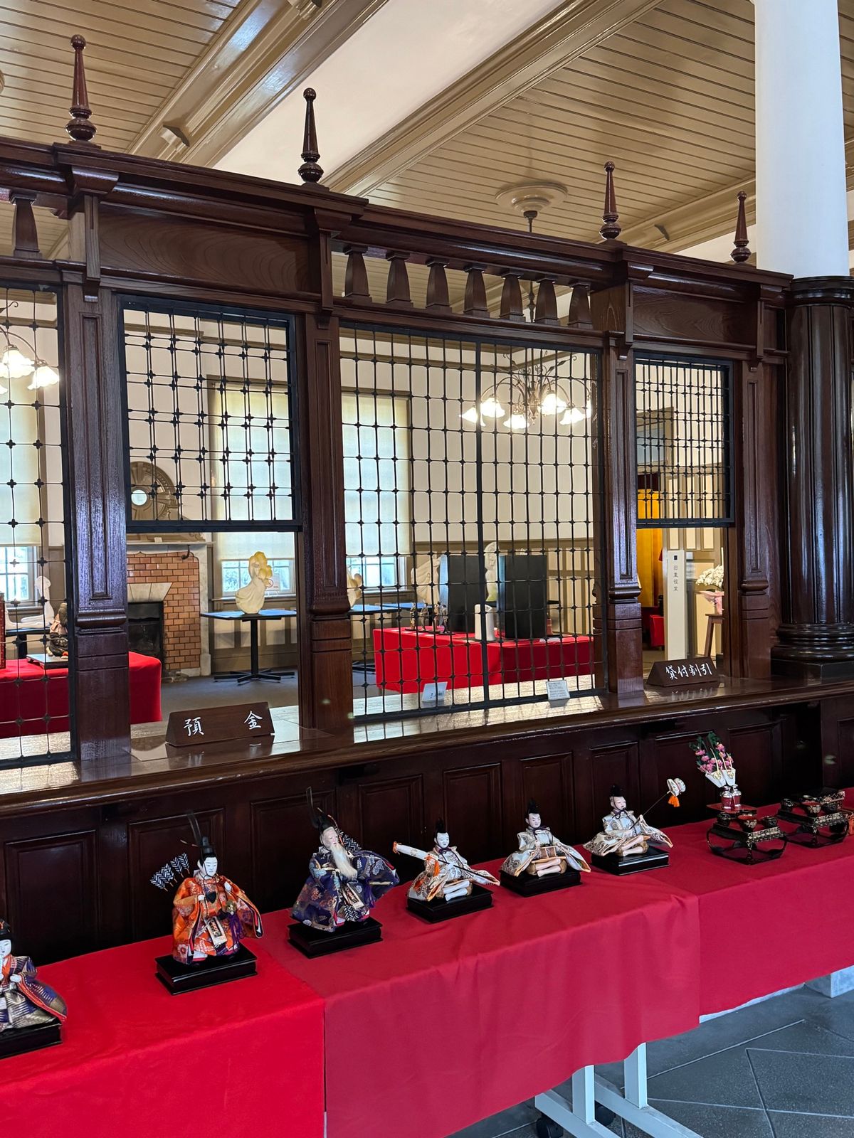 佐賀県　唐津市
●旧唐津銀行
●窓口
●階段

東京駅を設計した辰野金吾さ...