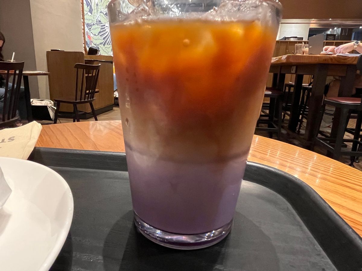 スタバのケーキと日本のメニューにないベルガモットコールドブリュー(忘れた😅...