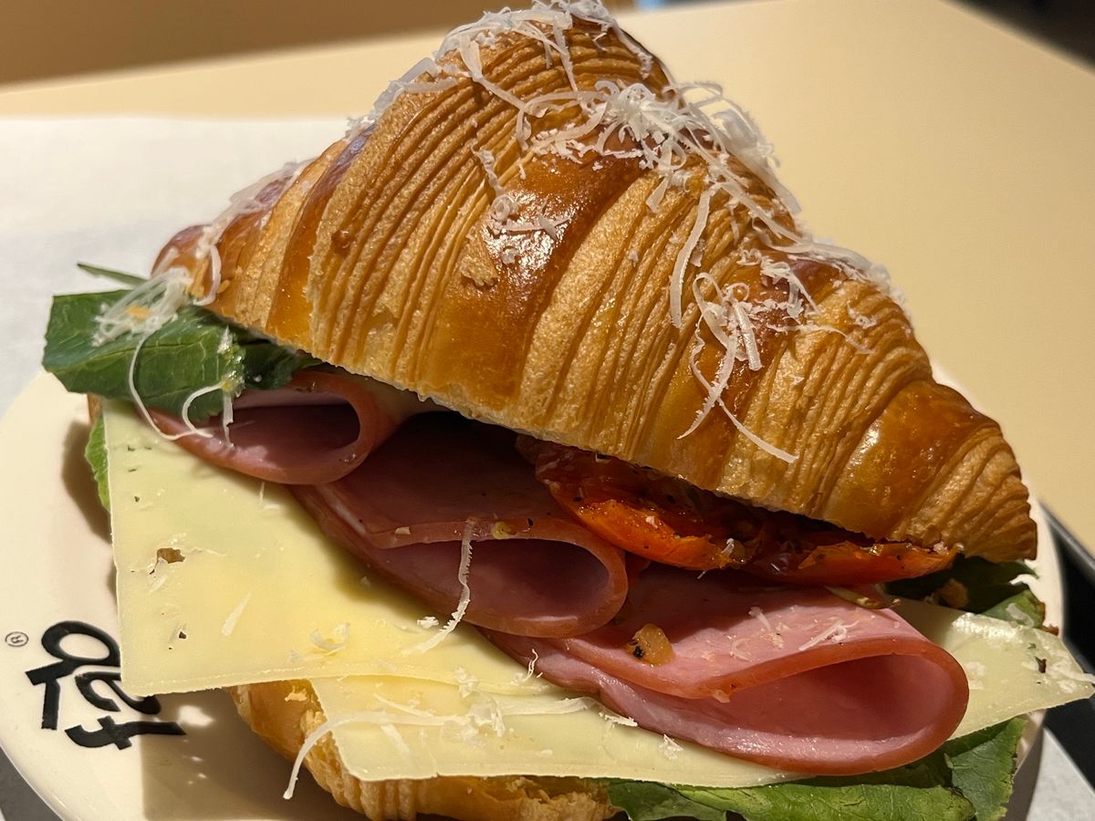 久しぶりの新沙グラスにレモン貼り付けてあるのがいい👏