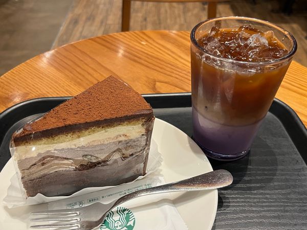 大韓民国 (韓国)・ソウル「韓国旅行」の写真：スタバのケーキと日本のメニューにないベル...