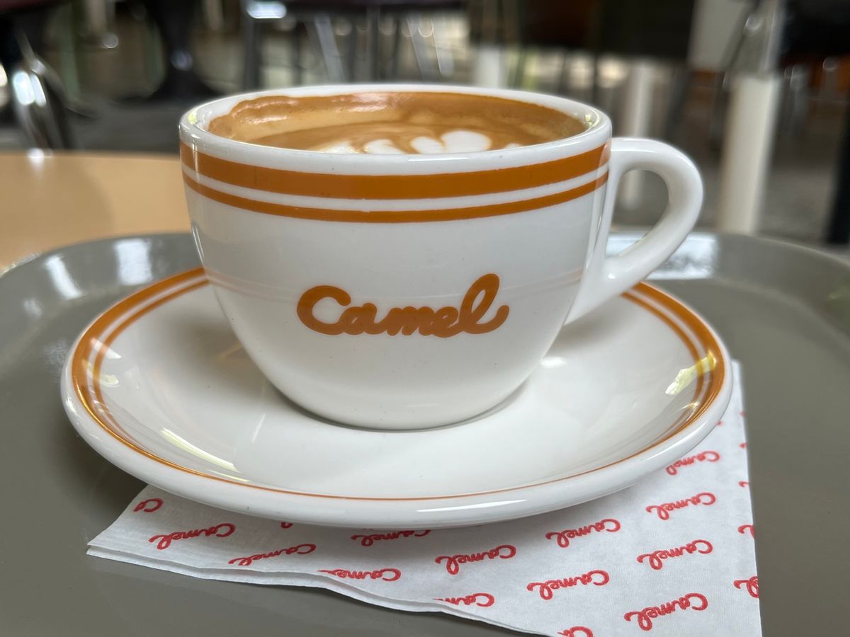 スタバのケーキと日本のメニューにないベルガモットコールドブリュー(忘れた😅...