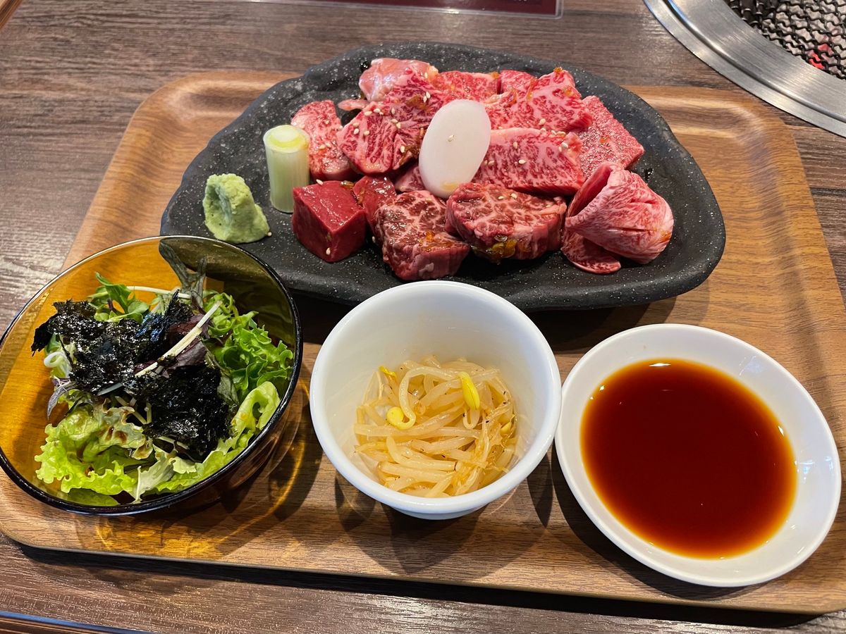 まずはランチから。秋田駅近くにある「炭火焼肉　久」に行ってきました。落ち着...