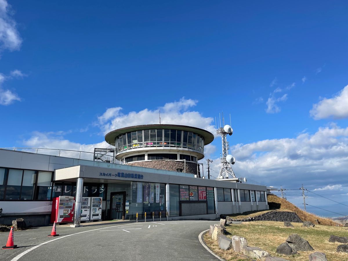 午前中で八郎潟の探鳥を終えた後は、男鹿半島の寒風山へ。天気も良く、眺めは良...