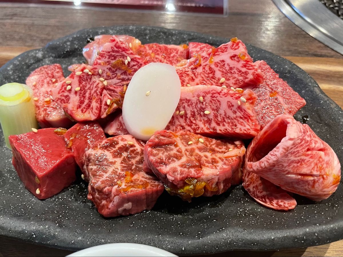 まずはランチから。秋田駅近くにある「炭火焼肉　久」に行ってきました。落ち着...