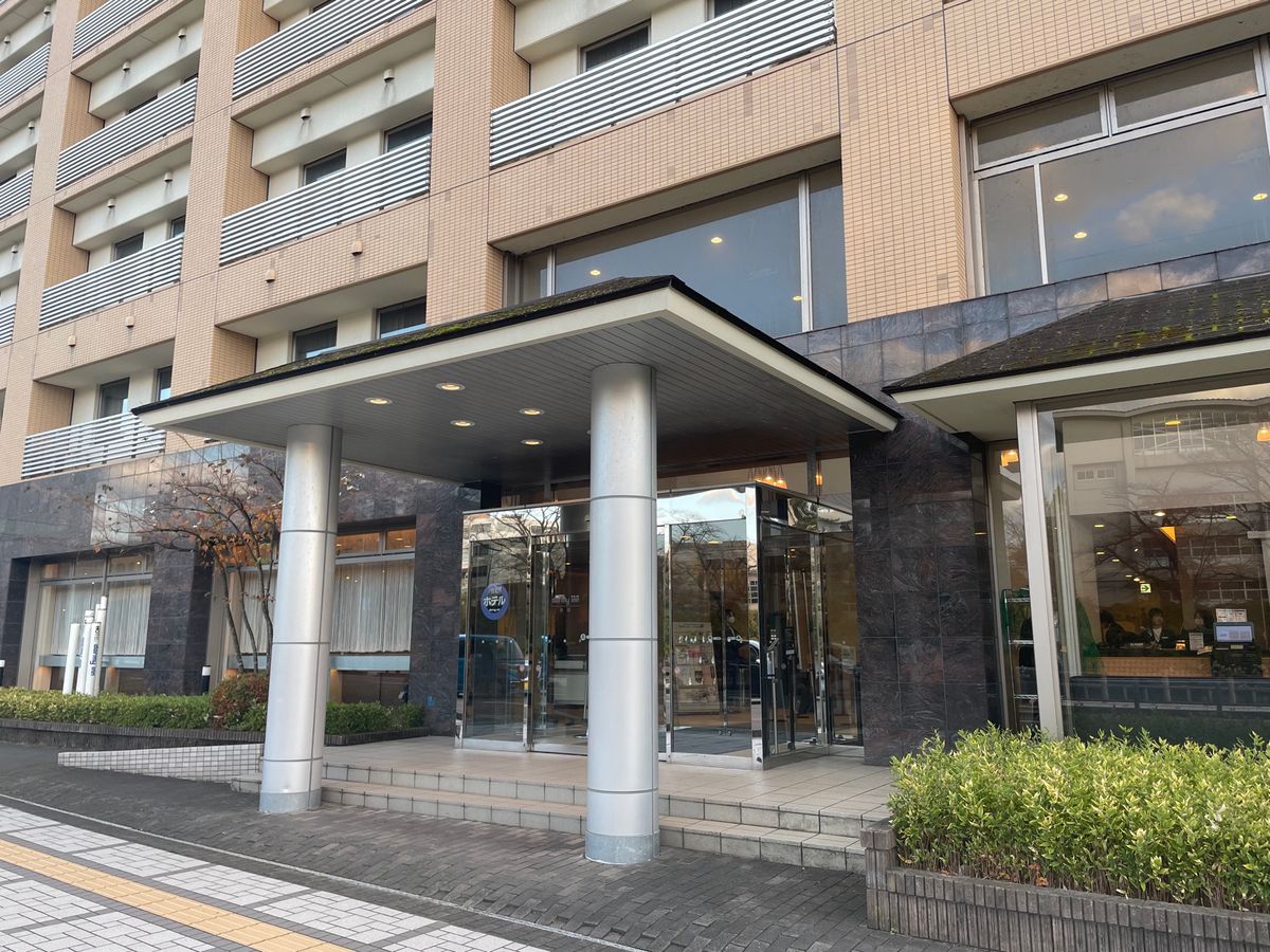 秋田のホテルは千秋公園近くのドーミーイン。最上階に温泉付き。