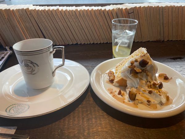 日本・角館「2025年・秋田・八郎潟・角館」の写真：秋田市内のブックカフェでオヤツタイム。マ...