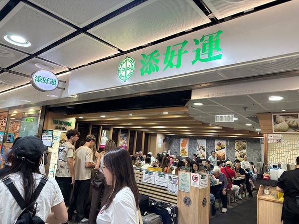 香港・尖沙咀「NRT ✈︎ HKG ✈︎ NRT」の写真：内地通行証を受け取った後、日本にもある點...