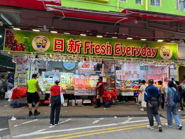 香港・尖沙咀「NRT ✈︎ HKG ✈︎ NRT」の写真：ウォーキング後は合和中心を抜けて、湾仔市...