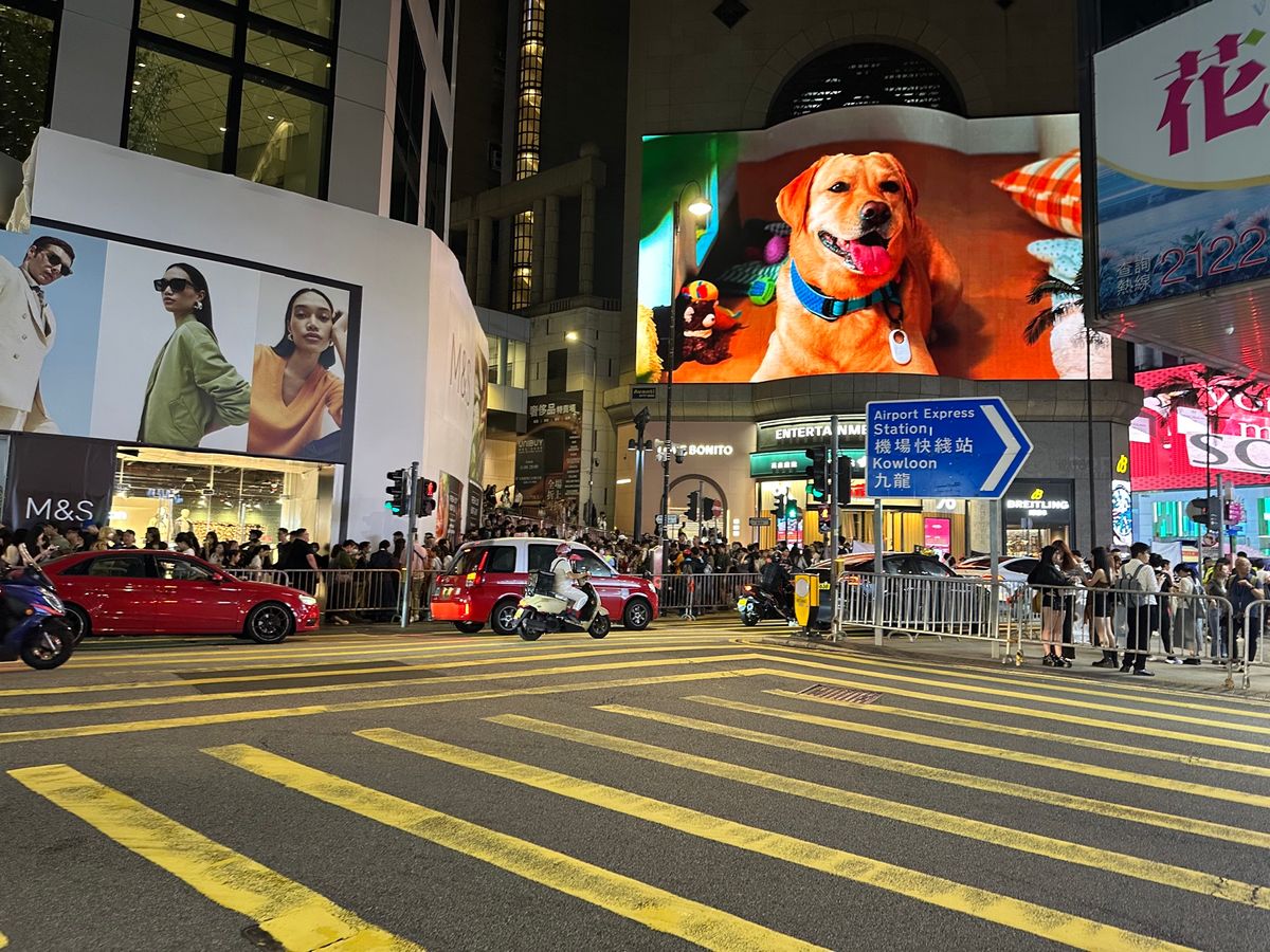 香港のハロウィン。
渋谷程ではないけど、交通規制が敷かれてました。
コスプ...
