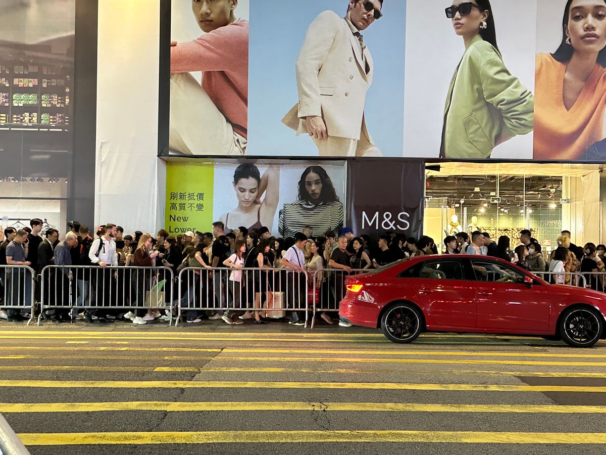 香港のハロウィン。
渋谷程ではないけど、交通規制が敷かれてました。
コスプ...