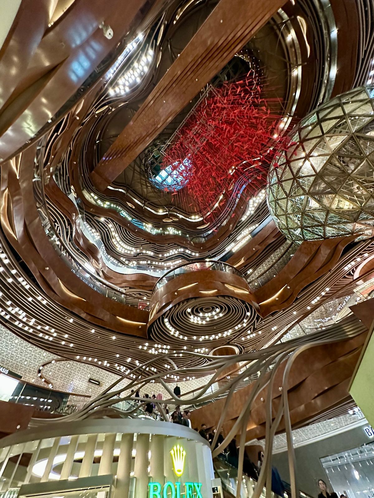 香港に来ても滅多に来ない尖沙咀へ。

とにかく、この辺りは観光客が物凄く多...