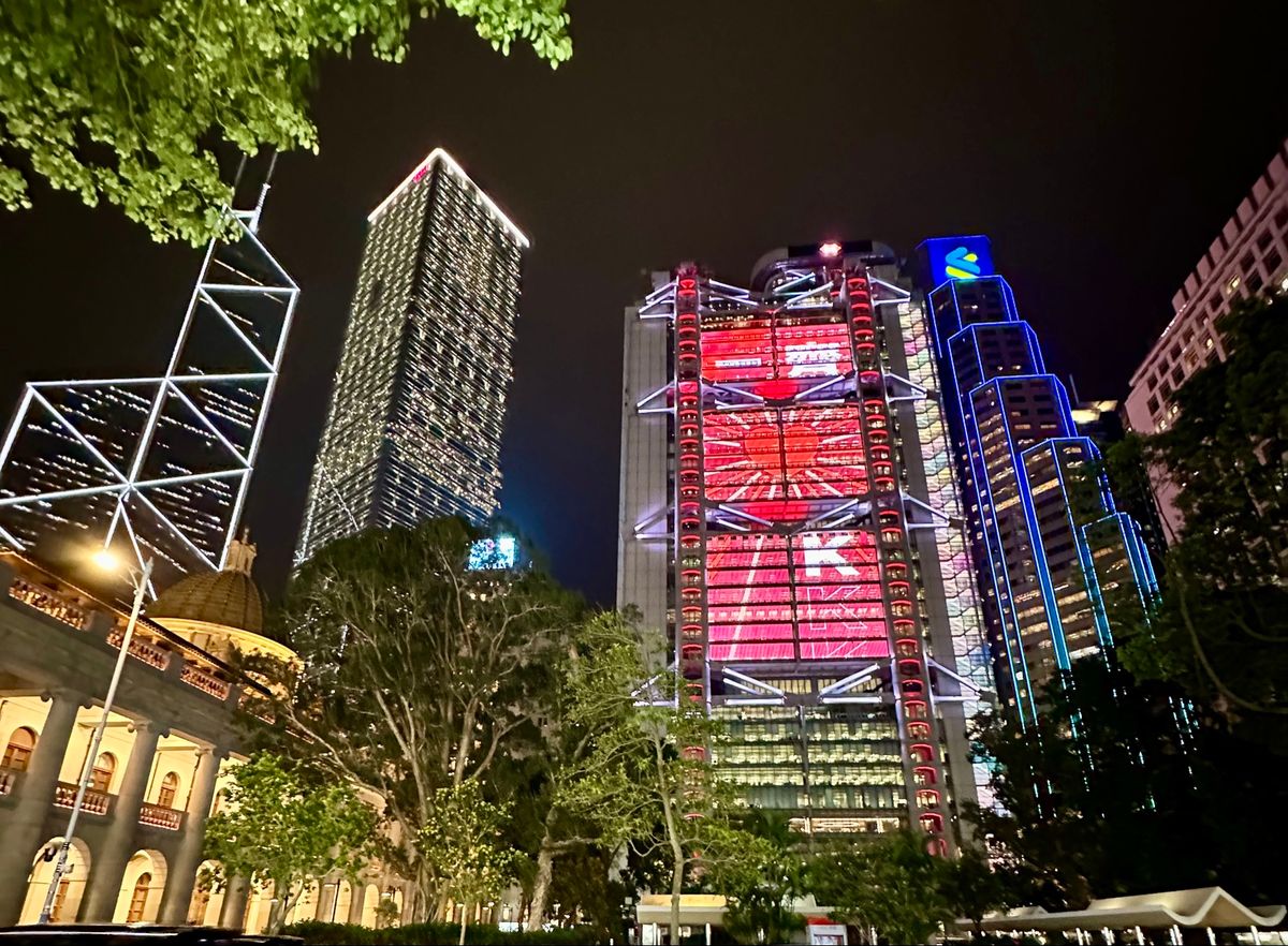 香港のハロウィン。
渋谷程ではないけど、交通規制が敷かれてました。
コスプ...
