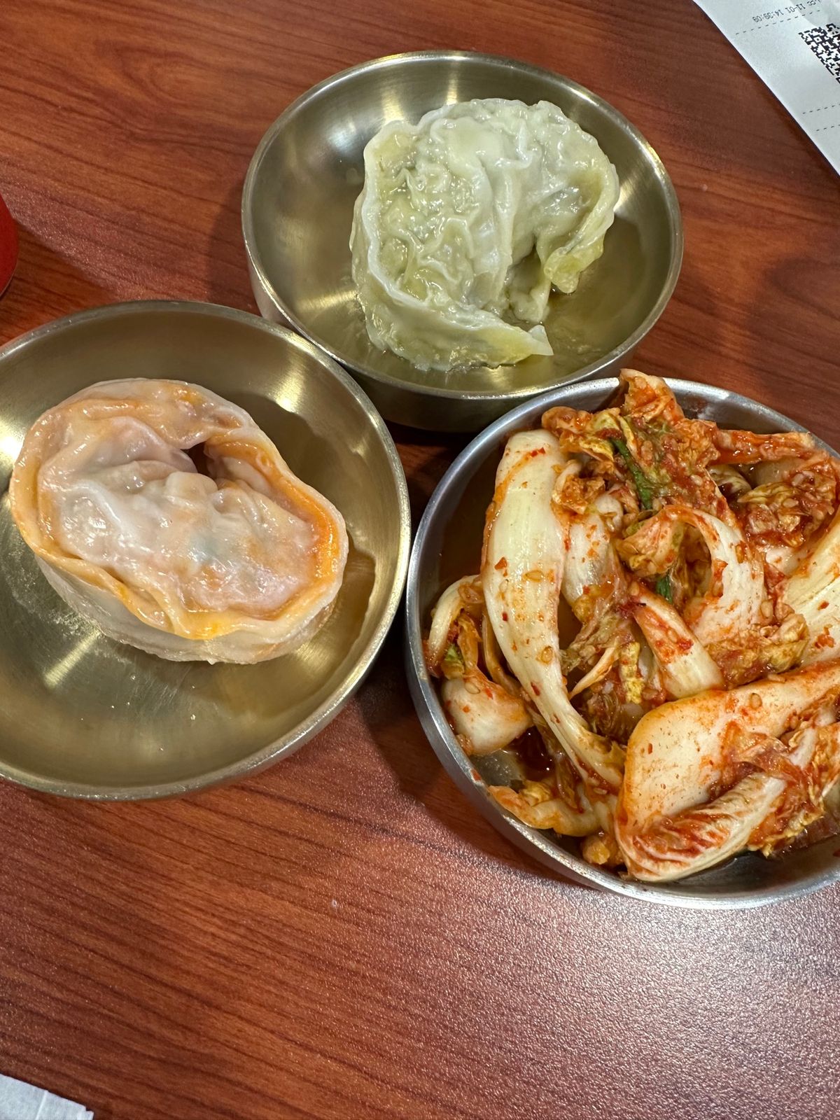 妻の提案で、九龍の佐敦へ韓国刀削麺を食べに行きました。

セットで出てきた...