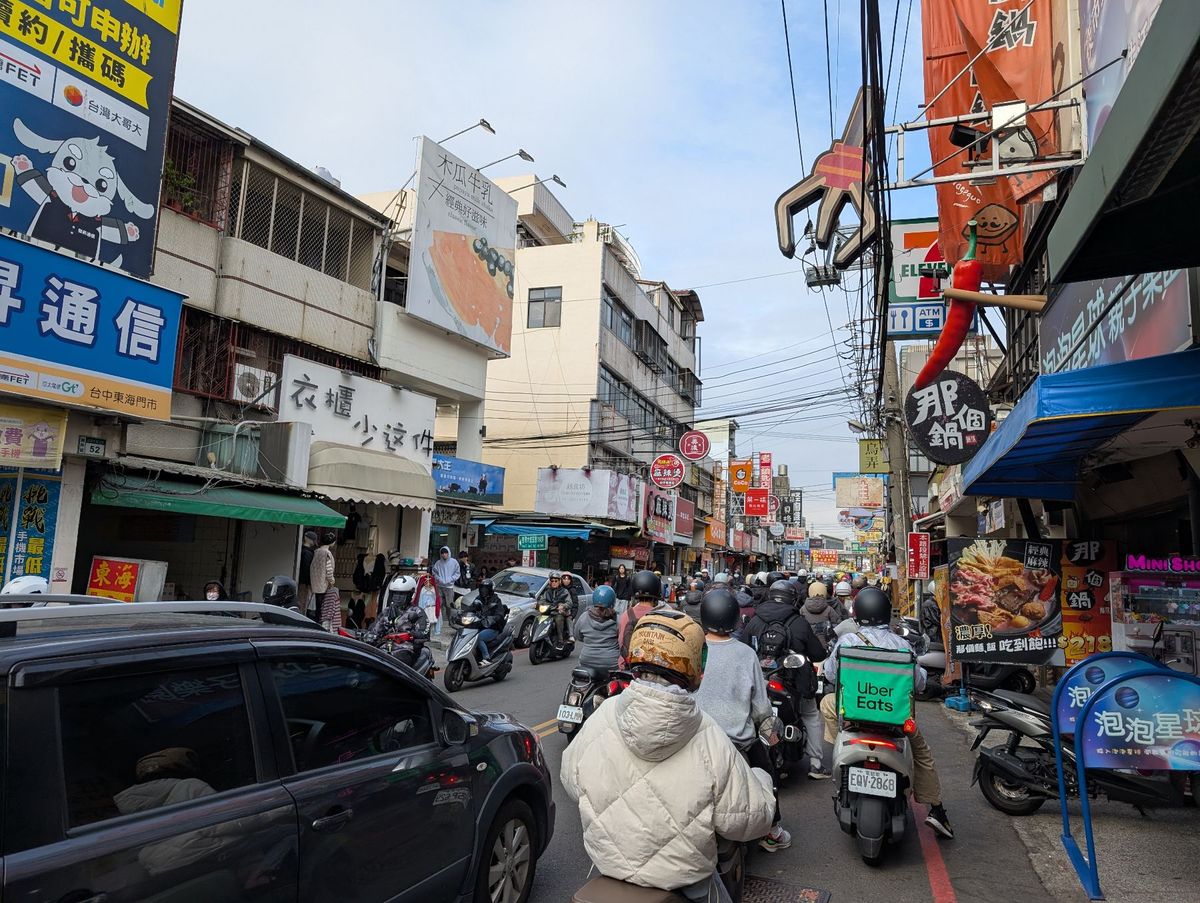 5日目
墾丁から一気に北上し、台中へ。
はじめに彩虹眷村、そして東海夜市。