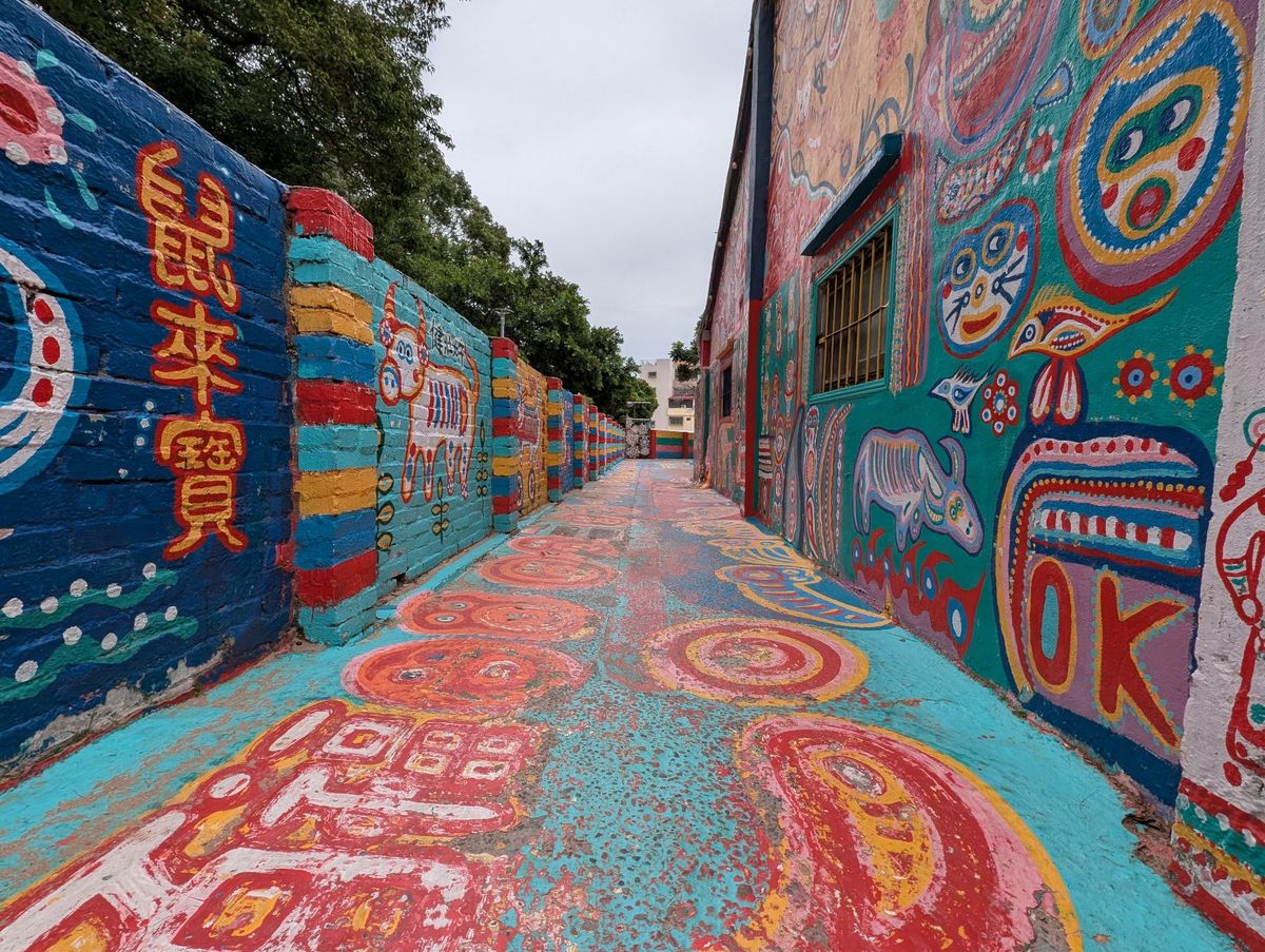 5日目
墾丁から一気に北上し、台中へ。
はじめに彩虹眷村、そして東海夜市。