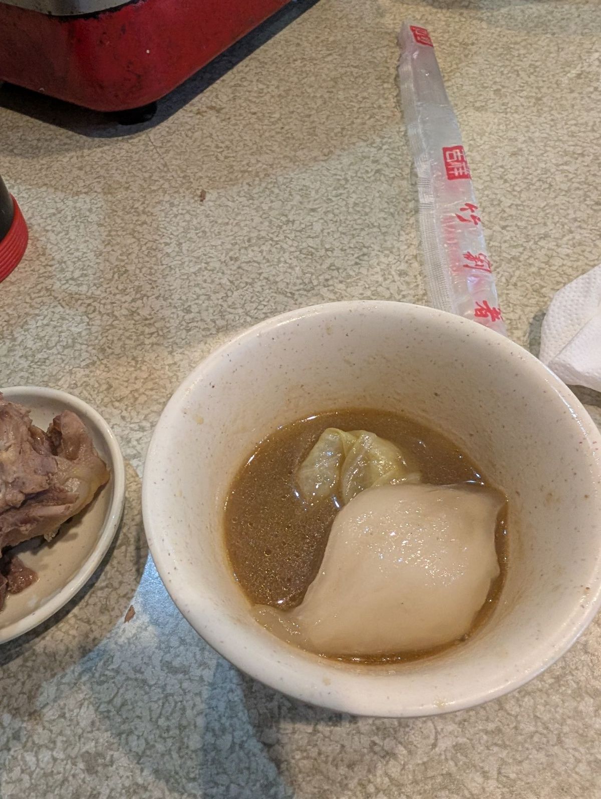 桃園空港近辺で車を借りて初日の宿泊地、頭份へ。
ホテルのチェックインを済ま...