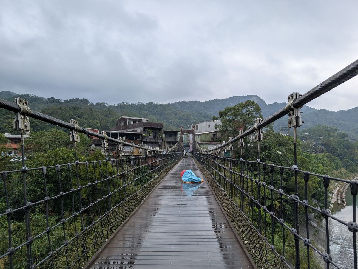 7日目
天燈発祥地（真偽不明）十份へ。青は仕事、黄色は金、赤は健康など願い...