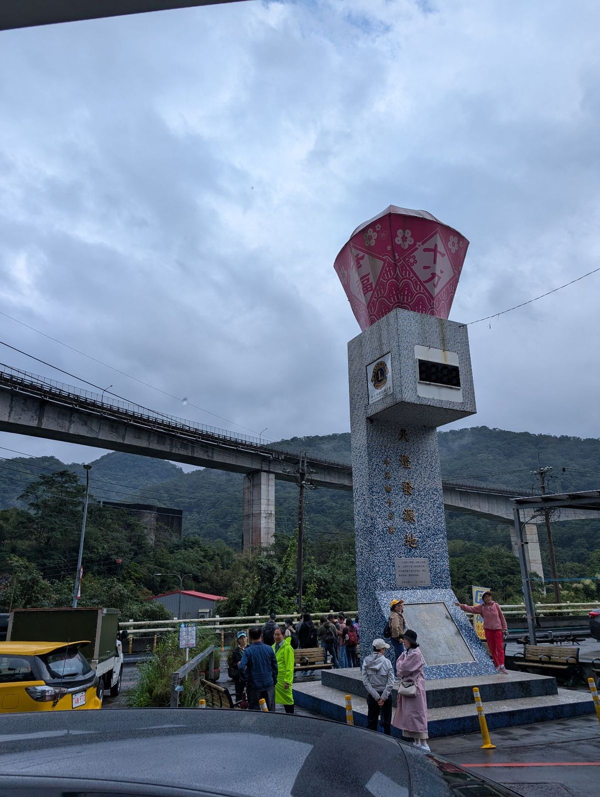 7日目
天燈発祥地（真偽不明）十份へ。青は仕事、黄色は金、赤は健康など願い...
