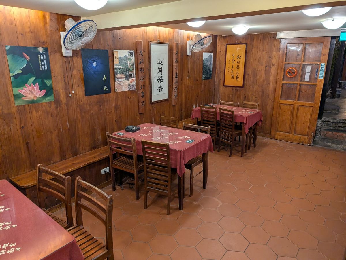 7日目後半
猫空のロープウェイで終点まで行き、そこからさらに20分ほど歩い...