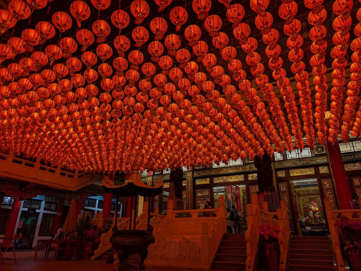 3日目後半
高雄へ移動。高雄駅、夕日の見える磯、龍虎塔、三鳳宮を巡って最後...