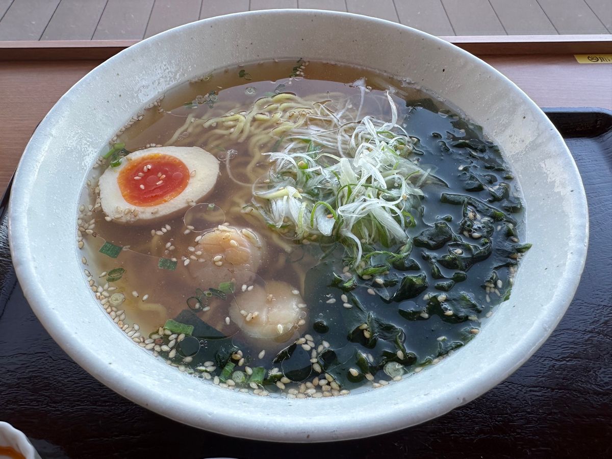 斜里から網走
天に続く道、道の駅 流氷街道網走でのオホーツク干貝柱塩ラーメ...