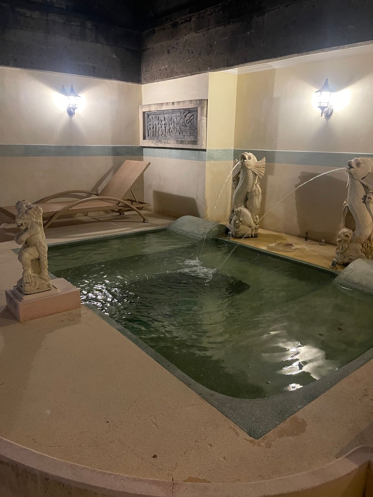 2泊お世話になるグランドパリヌサドゥア
アゴダで予約したらプール付きの部屋...