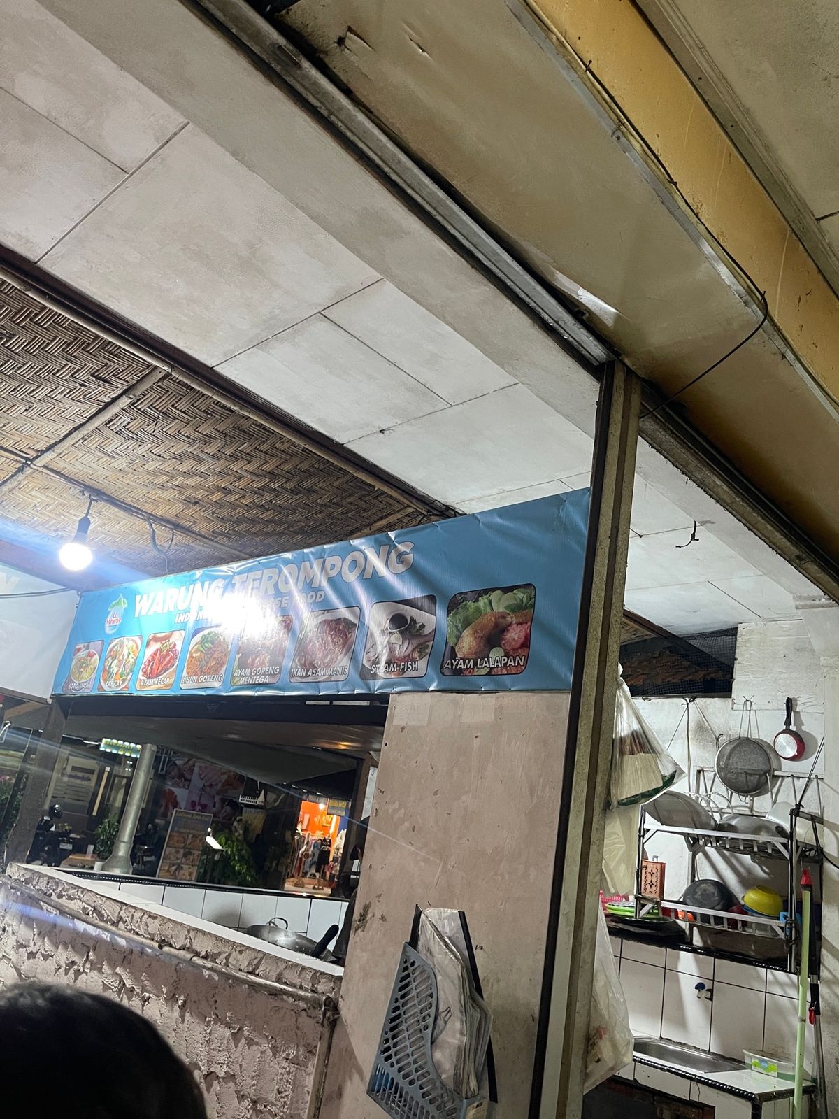 夕食は近くのワルン
何食べても美味い😋
