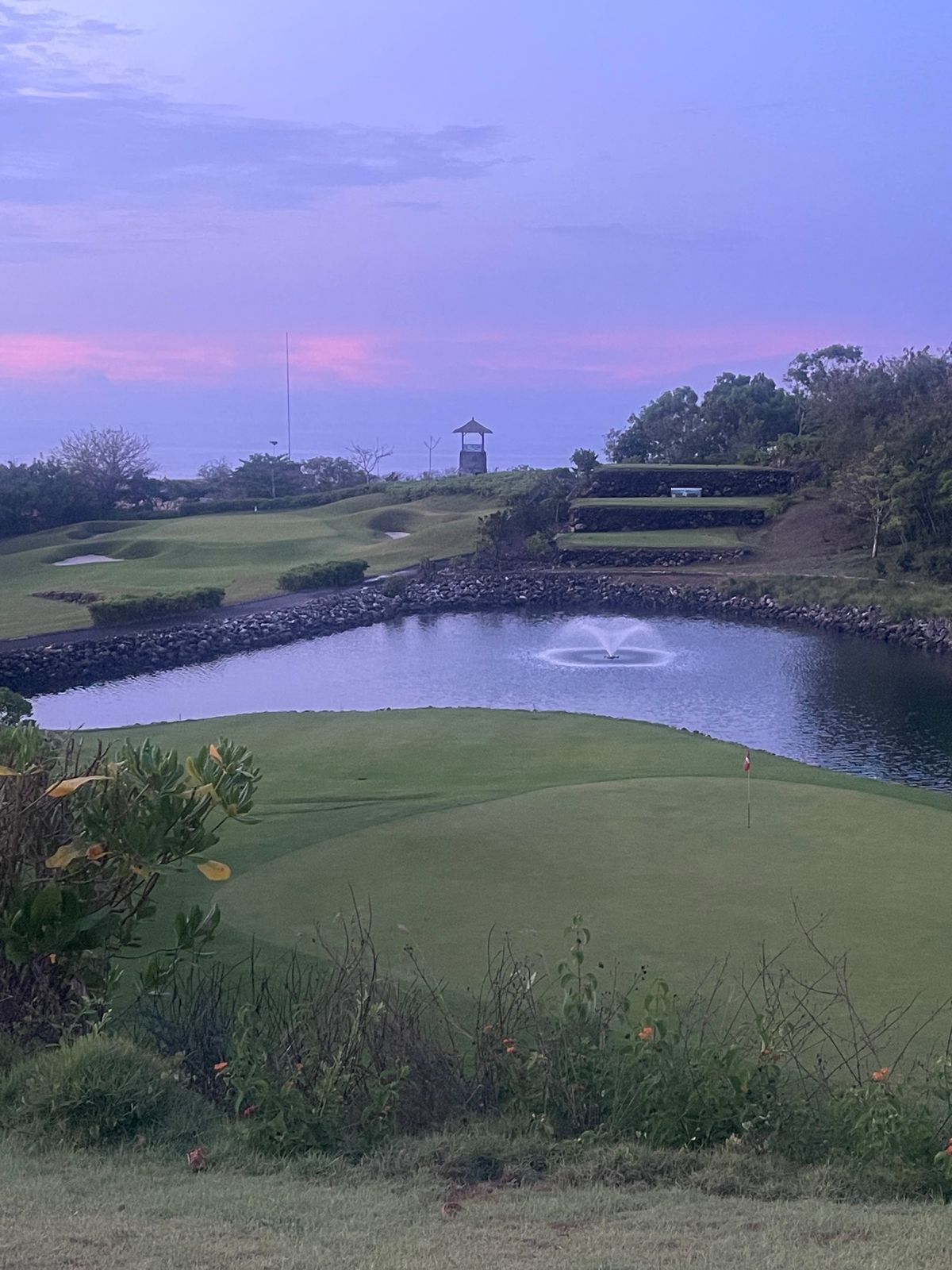 翌朝、チェックアウトの前にゴルフ⛳️
ナショナルがクローズのためブキットに...