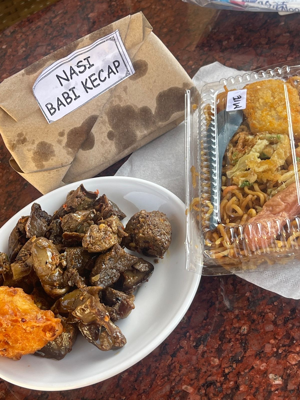 翌朝はムリアディのワルンで朝食
ムリアディは元気そうだった😃