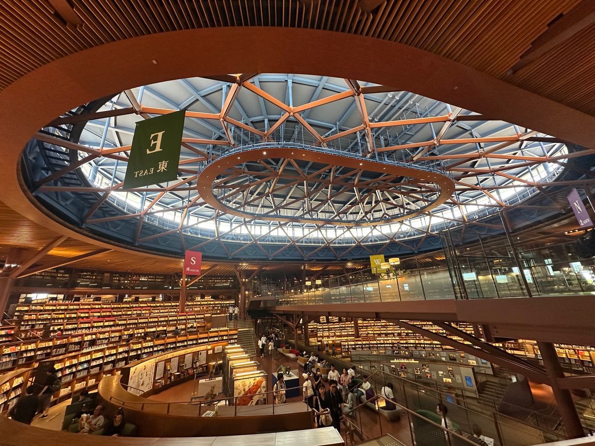 おしゃれな図書館
大好きなお豆腐ソフト🍦大変だからやめてしまったとのこと😭残念。