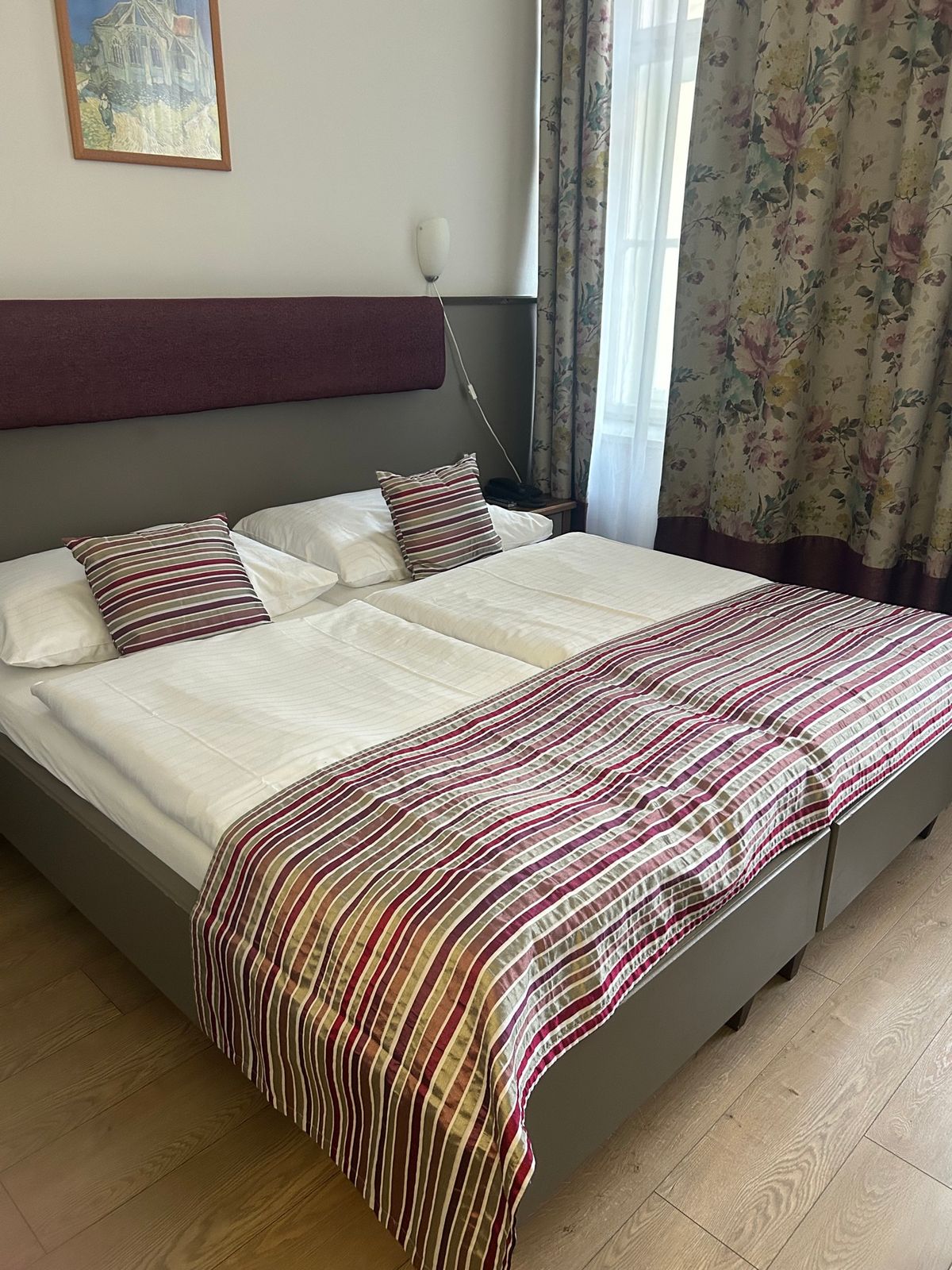 宿泊したのはホテルセンタープラザプラハ。
旅行会社手配なので、自分で選んだ...