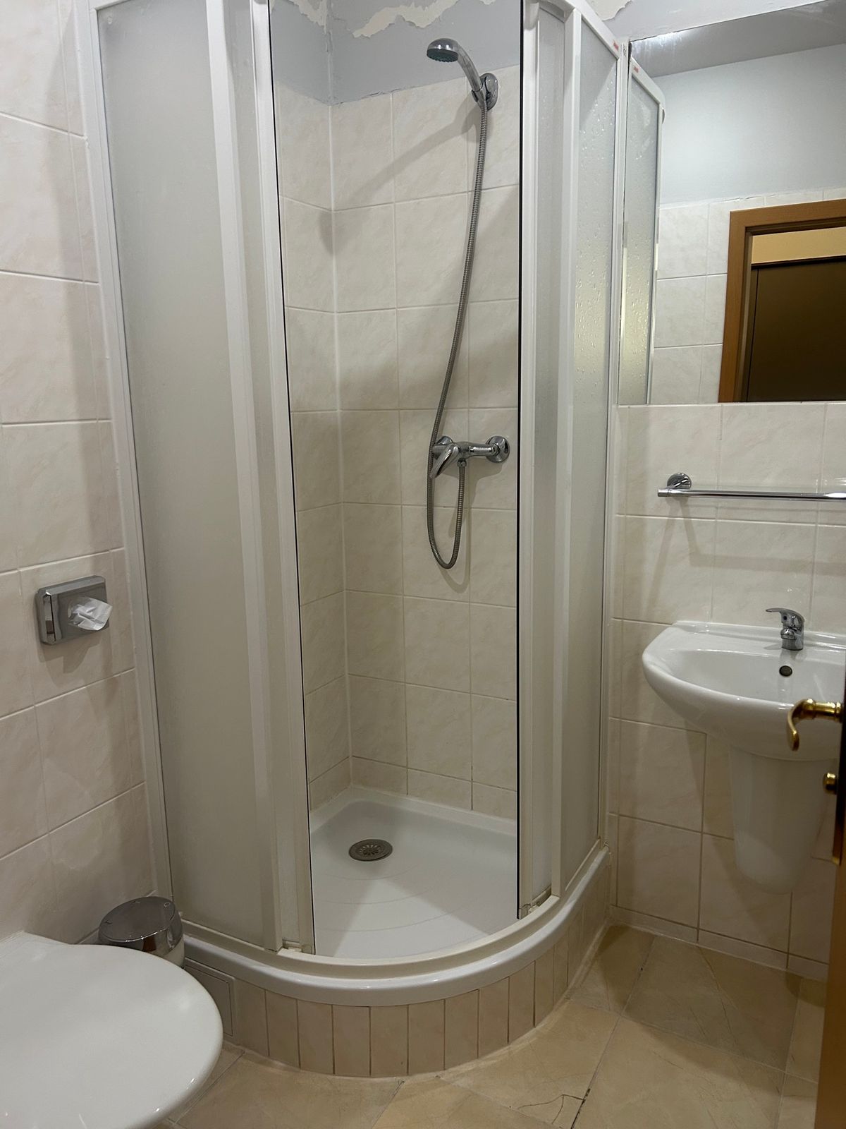 宿泊したのはホテルセンタープラザプラハ。
旅行会社手配なので、自分で選んだ...