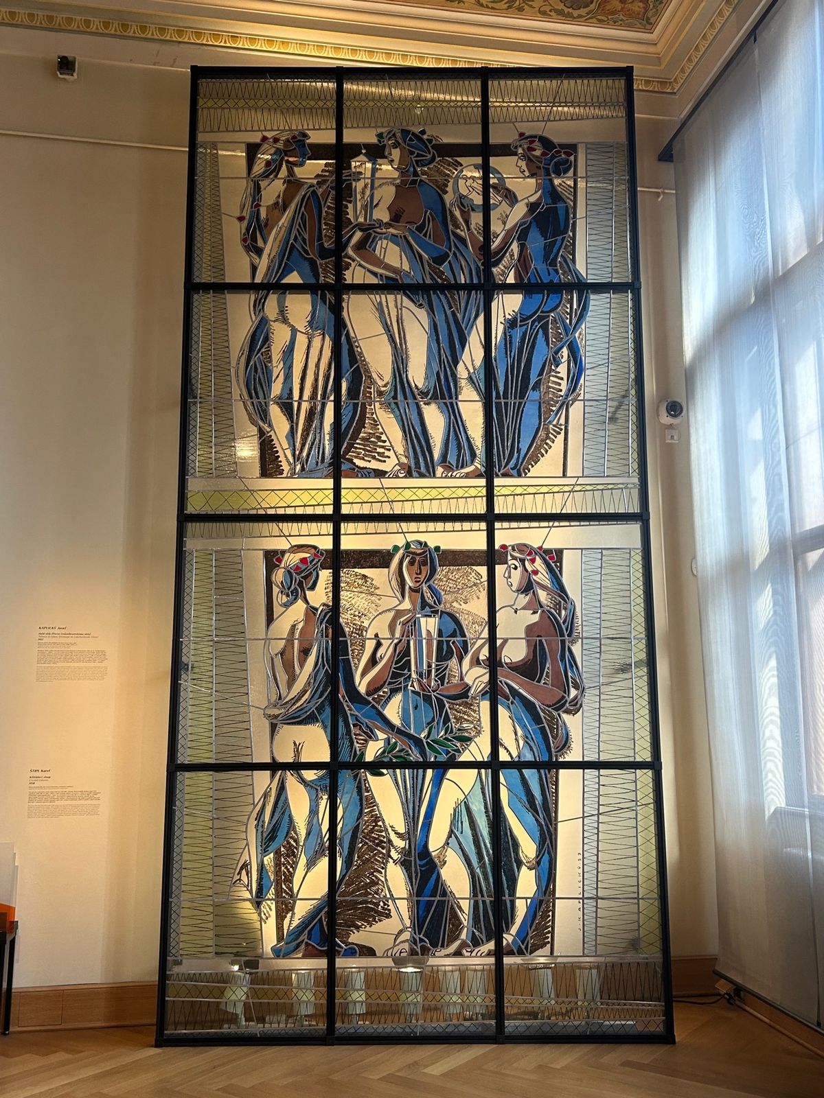 ４日目はまず装飾芸術美術館に行ったのですが、ここでも失敗しました💦
ボヘミ...