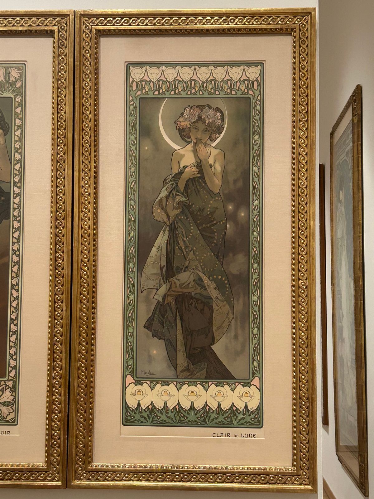 ３日目はまず『ミュシャ美術館』ヘ。
いまプラハには二つのミュシャ美術館があ...