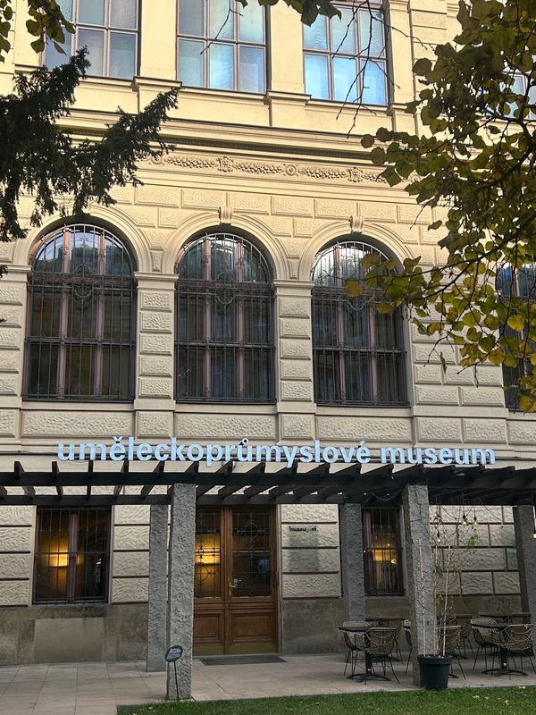 チェコ共和国・プラハ「美しい建築とミュシャを堪能するプラハ」の写真：４日目はまず装飾芸術美術館に行ったのです...