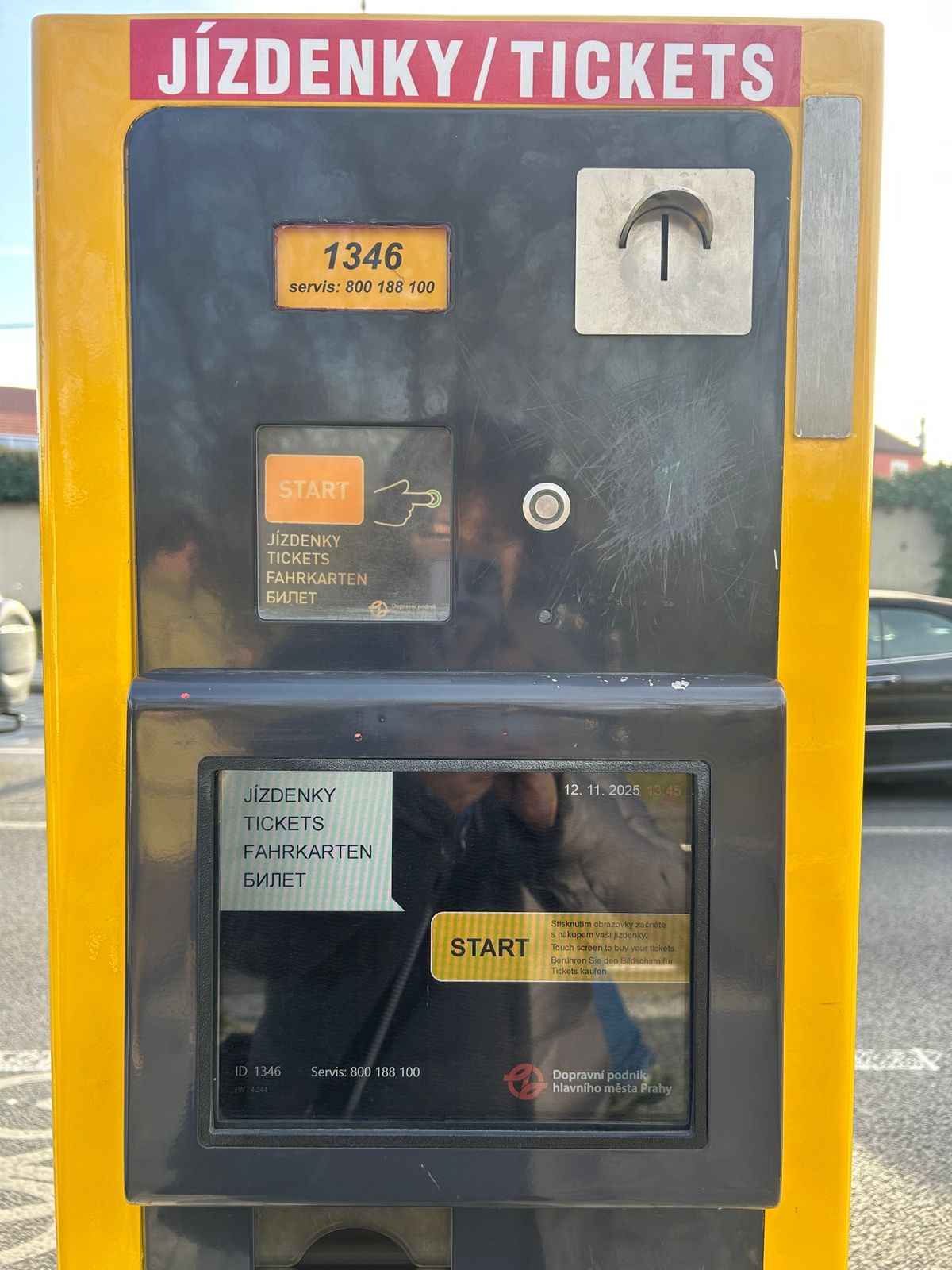 プラハの公共交通機関は地下鉄とトラムとバスなのですが、チケットは共通です。...