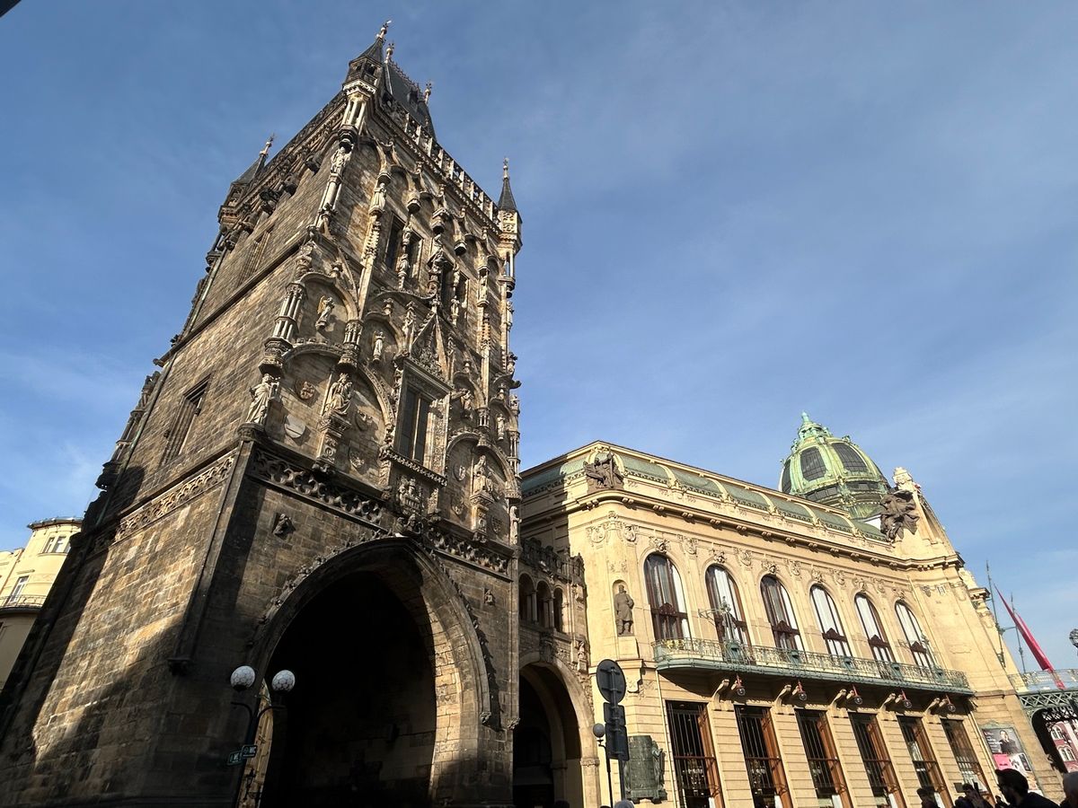 ミュシャが手掛けた『市長の間』が見たくて、市民会館ヘ。
事前の調べが足りて...