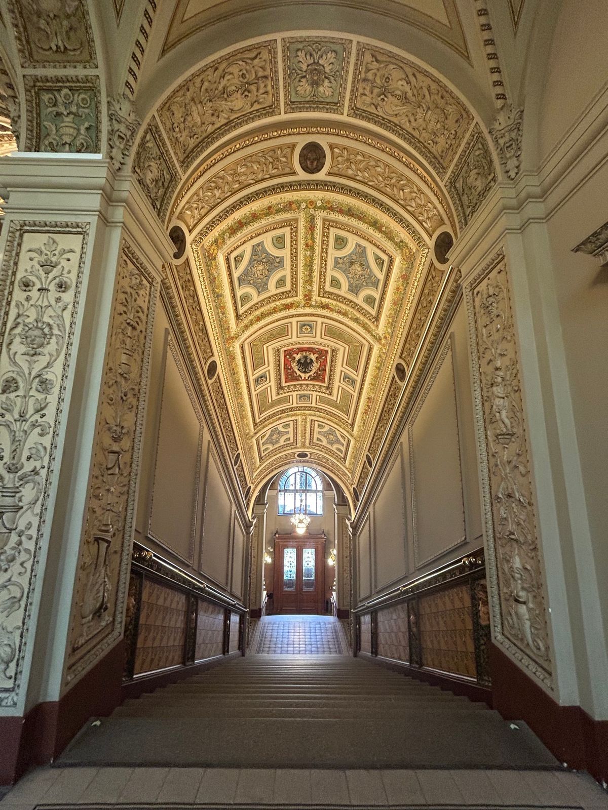 ４日目はまず装飾芸術美術館に行ったのですが、ここでも失敗しました💦
ボヘミ...