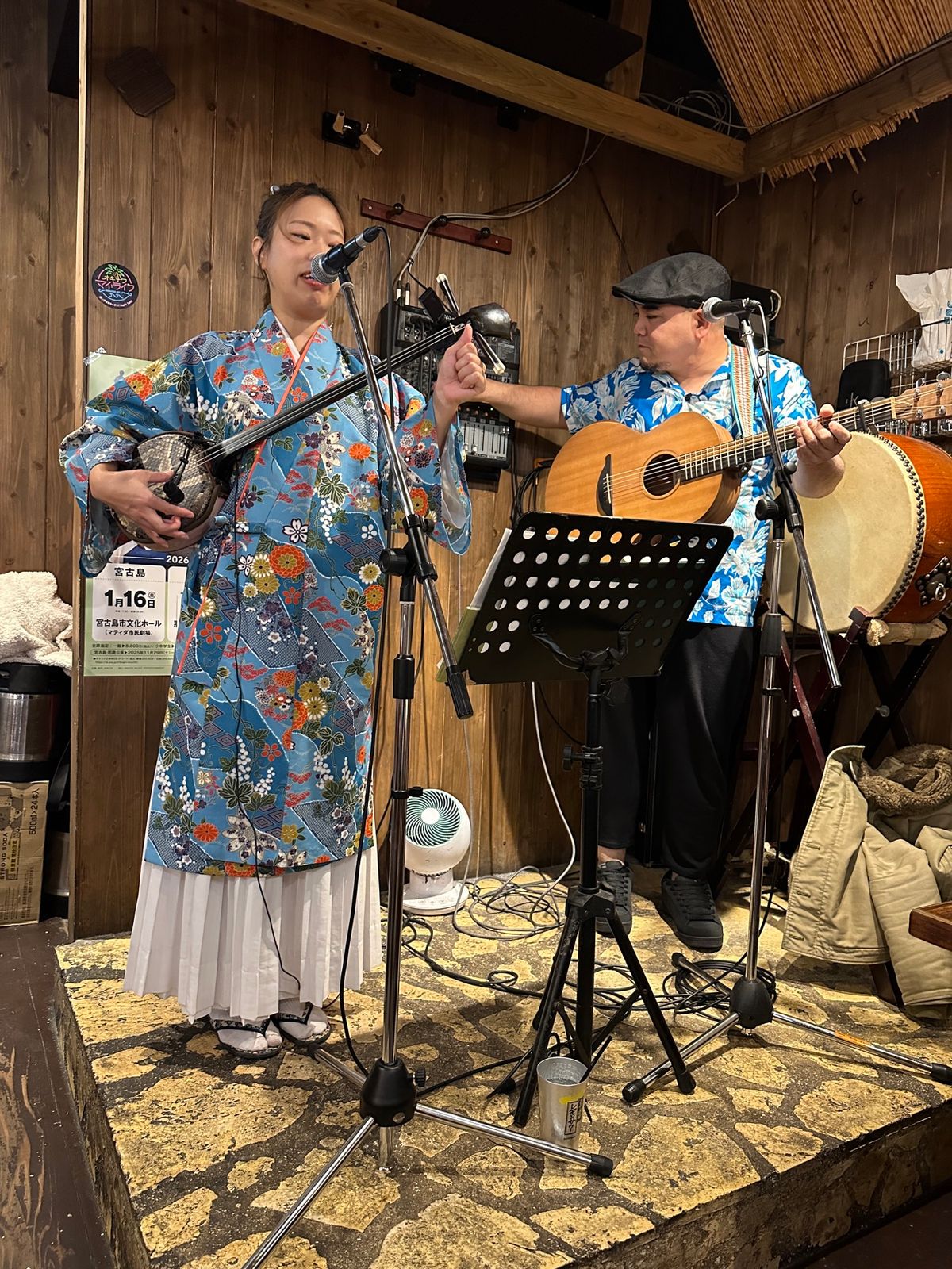 夜は島ライブのある居酒屋うまりずまで夕食😉
ライブ良かった〜👍