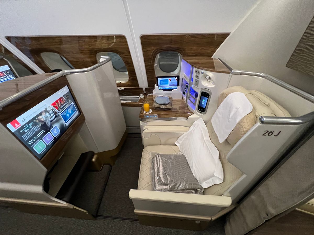 エミレーツA380-800 成田→ドバイ
ビジネスクラスなら絶対に羽田便は...