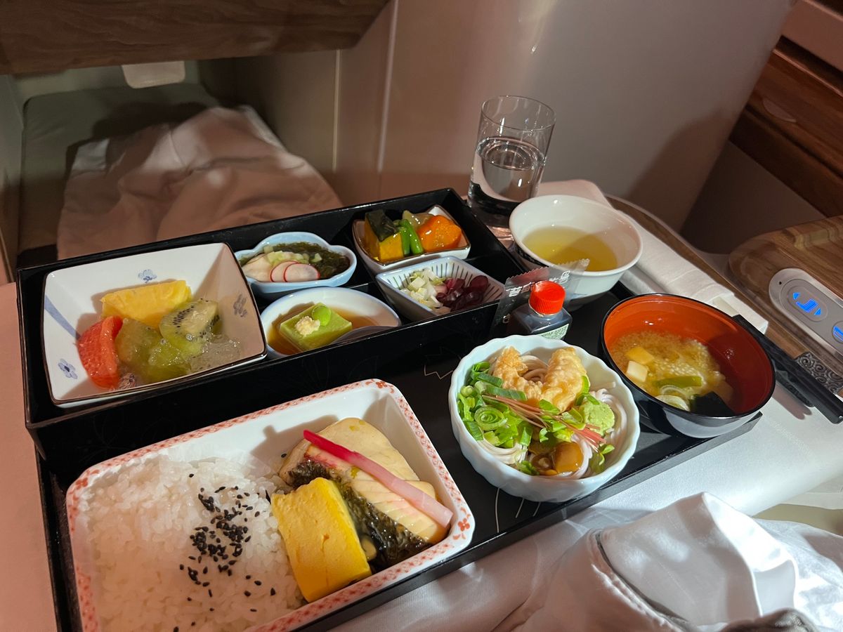 エミレーツA380-800 成田→ドバイ
ビジネスクラスなら絶対に羽田便は...