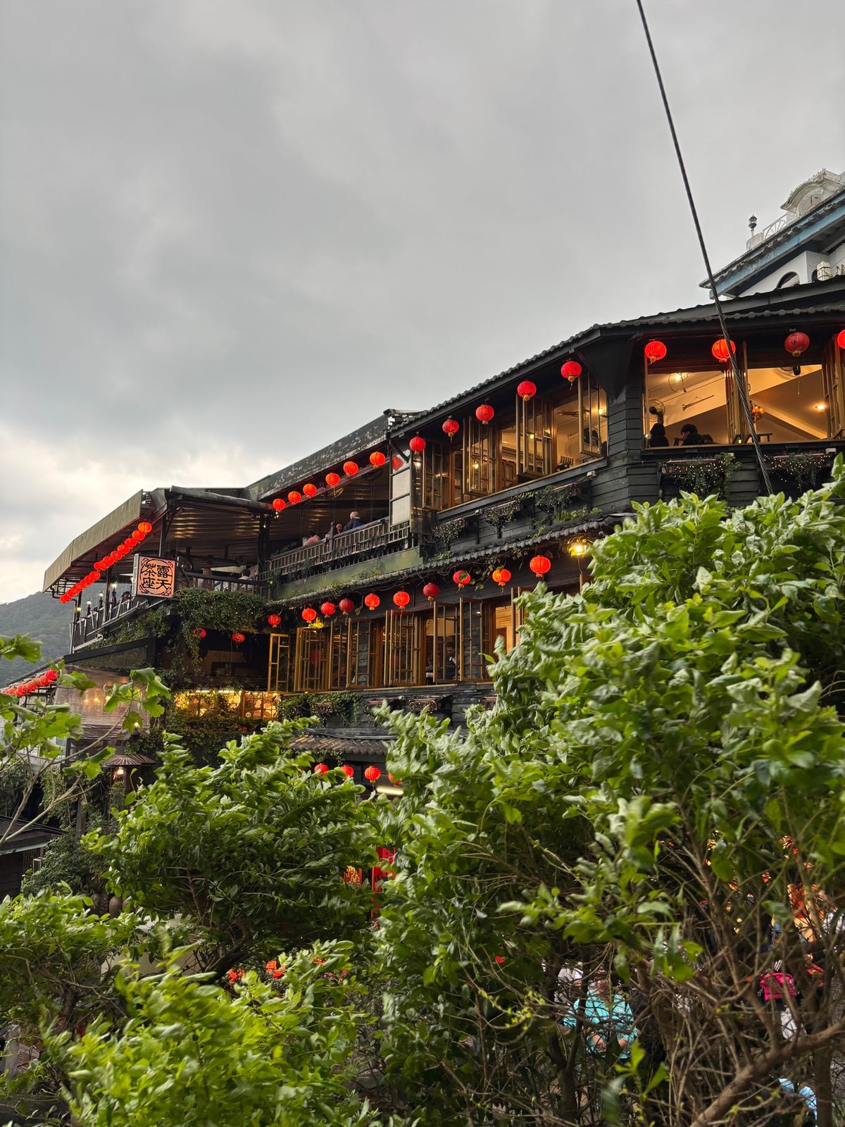 中正紀念堂、龍山寺、九份、龍虎塔。