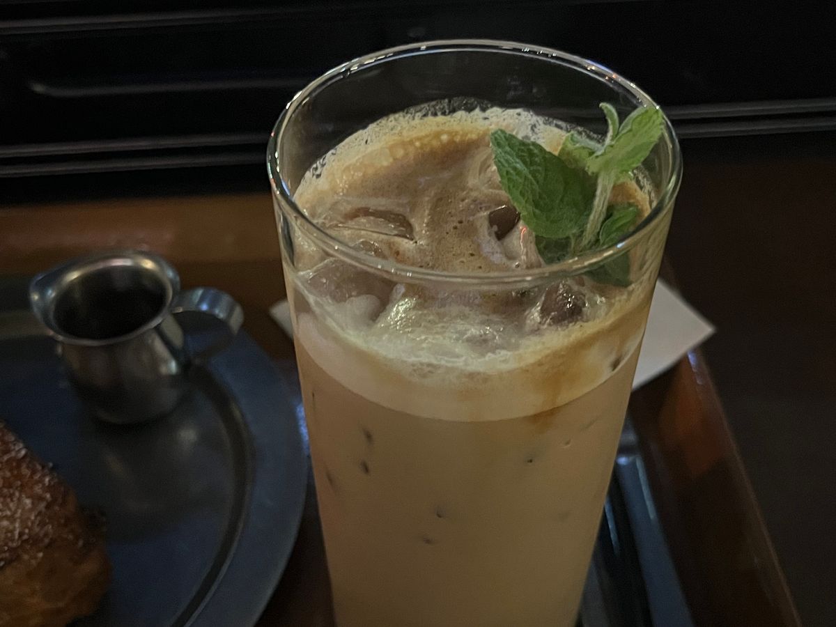 フレンチトーストとモヒートミントラテ
フレンチトーストは、初めはそのまま、...