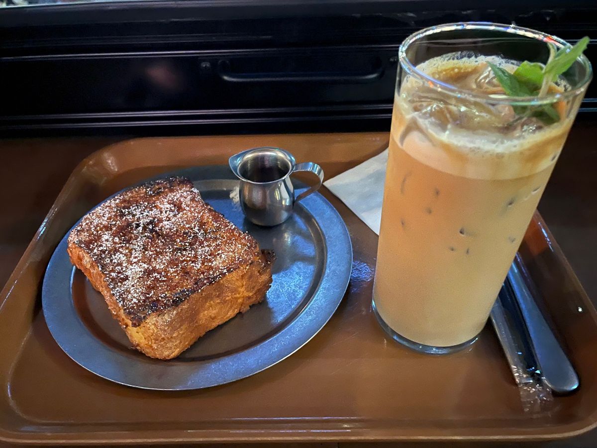 フレンチトーストとモヒートミントラテ
フレンチトーストは、初めはそのまま、...