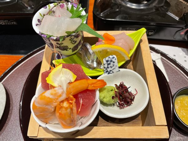 日本・霧島神宮「2025年鹿児島・指宿温泉」の写真：ホテルの夕食。黒豚に薩摩牛。大変美味しゅ...