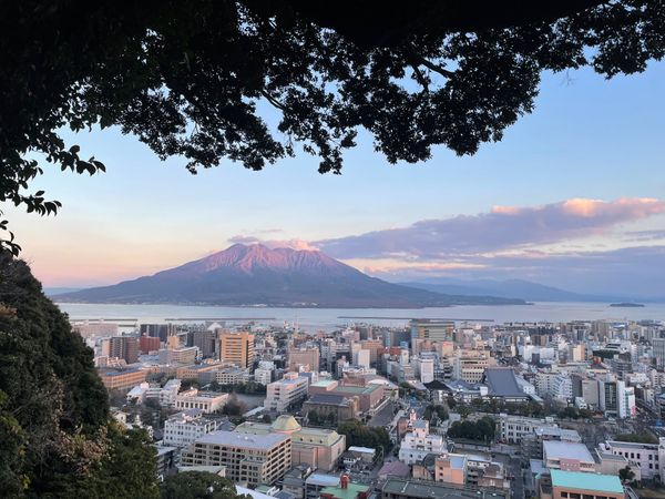 日本・霧島神宮「2025年鹿児島・指宿温泉」の写真：城山展望台から見える桜島。
